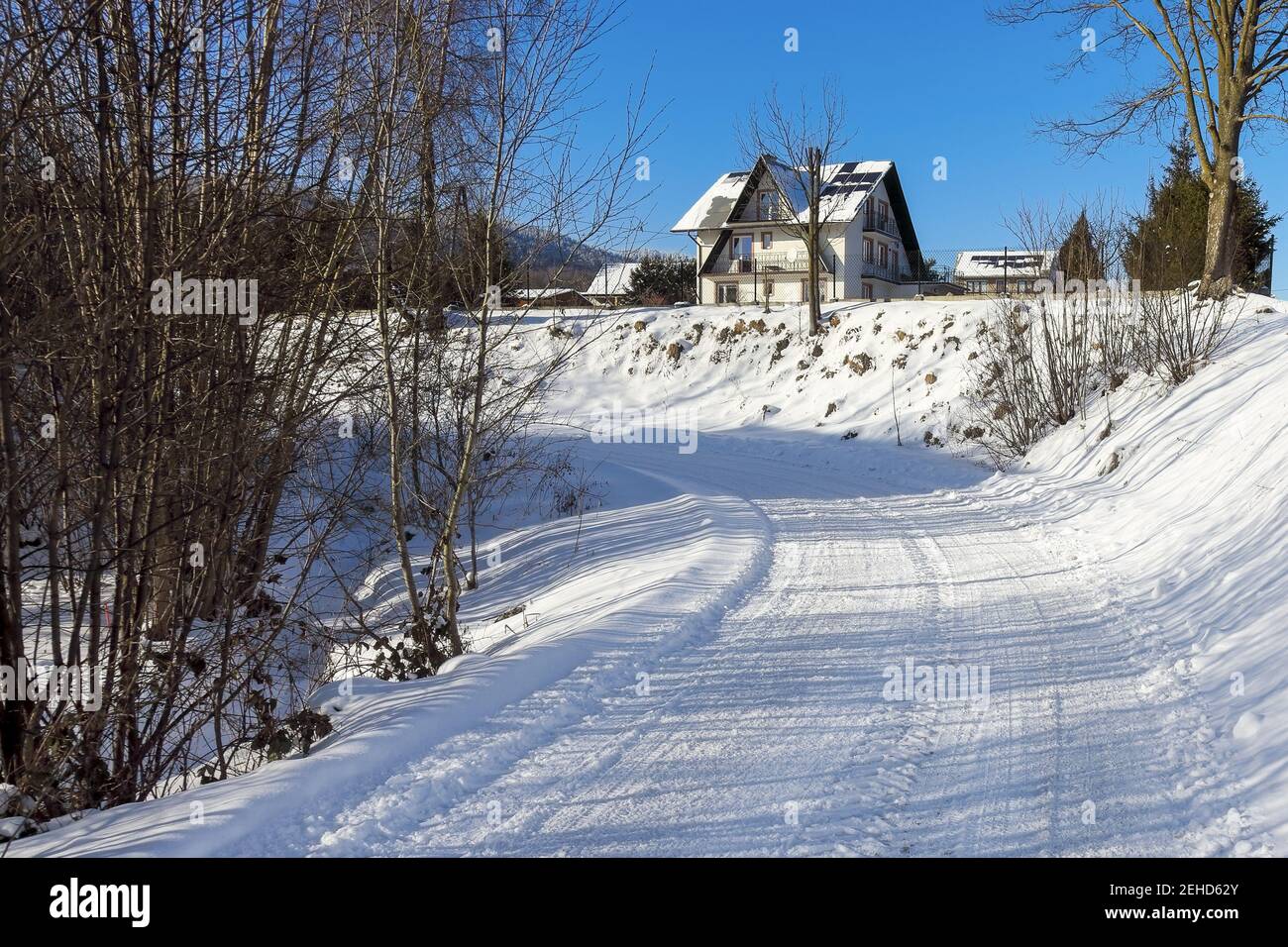 Winding mountain road covered hi-res stock photography and images - Alamy