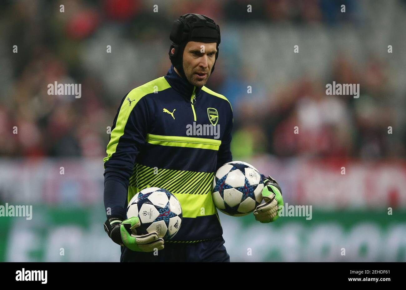 Football Soccer - Bayern Munich v Arsenal - UEFA Champions League Round of 16 First Leg - Allianz Arena, Munich, Germany - 15/2/17 Arsenal's Petr Cech warms up before the match  Reuters / Michael Dalder Livepic Stock Photo