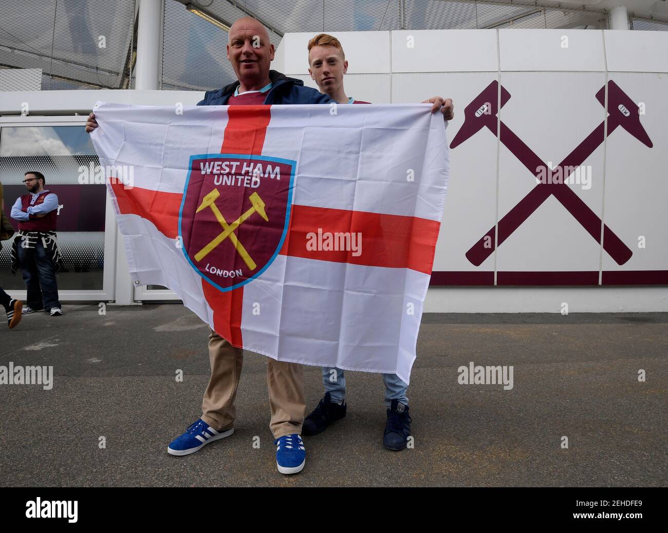 One Size West Ham United Football Club Crest Flag Football Soccker Fan Gift One Size West Ham United Football Club Crest Flag Football Soccker Fan Gift