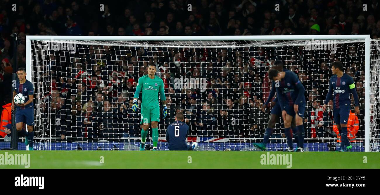 Britain Football Soccer - Arsenal v Paris Saint-Germain - UEFA Champions League Group Stage - Group A - Emirates Stadium, London, England - 23/11/16 Paris Saint-Germain's Marco Verratti and teammates look dejected after scoring an own goal and the second goal for Arsenal Reuters / Eddie Keogh Livepic EDITORIAL USE ONLY. Stock Photo