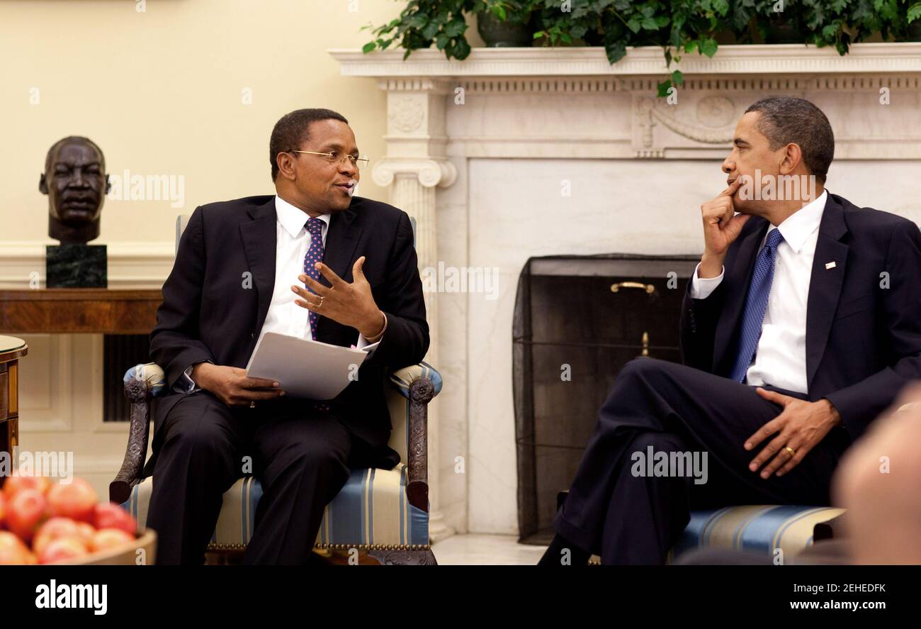 President Barack Obama meets with Tanzania President Jakaya Kikwete in the Oval Office Thursday, May 21, 2009.  This was the President's first meeting with an African Head of State.  A bust of Martin Luther King is at far left. Stock Photo