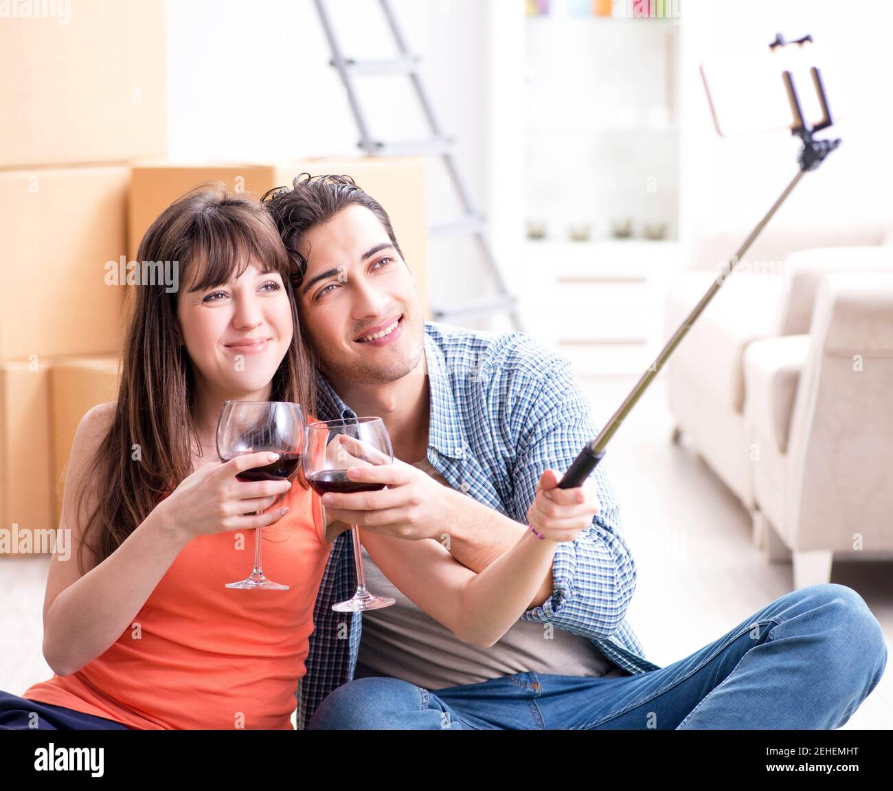 The couple taking selfie and drinking wine Stock Photo - Alamy