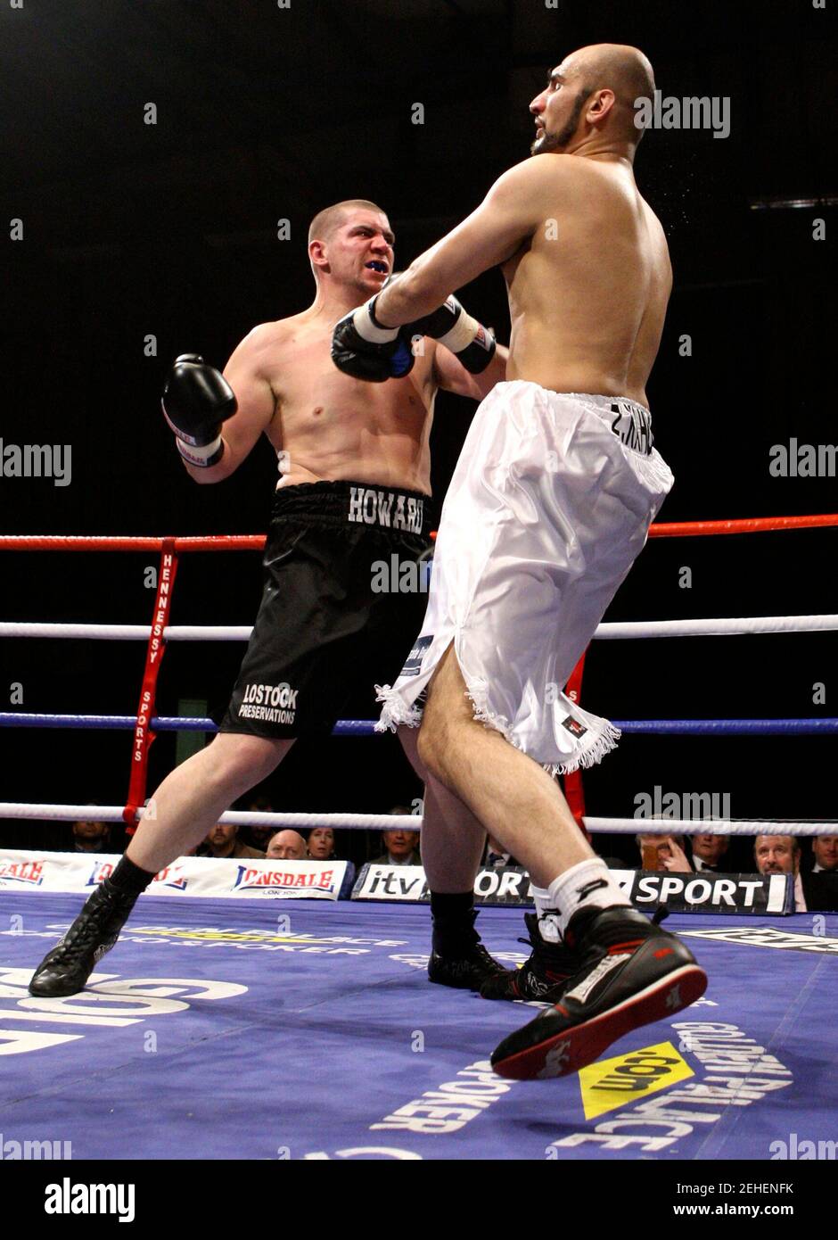 Boxing Zahid Kahut V Howard Daley Heavyweight Fight Robin Park Arena Wigan 17 1 09 Howard Daley L In Action Against Zahid Kahut Mandatory Credit Action Images Andrew Couldridge Stock Photo Alamy