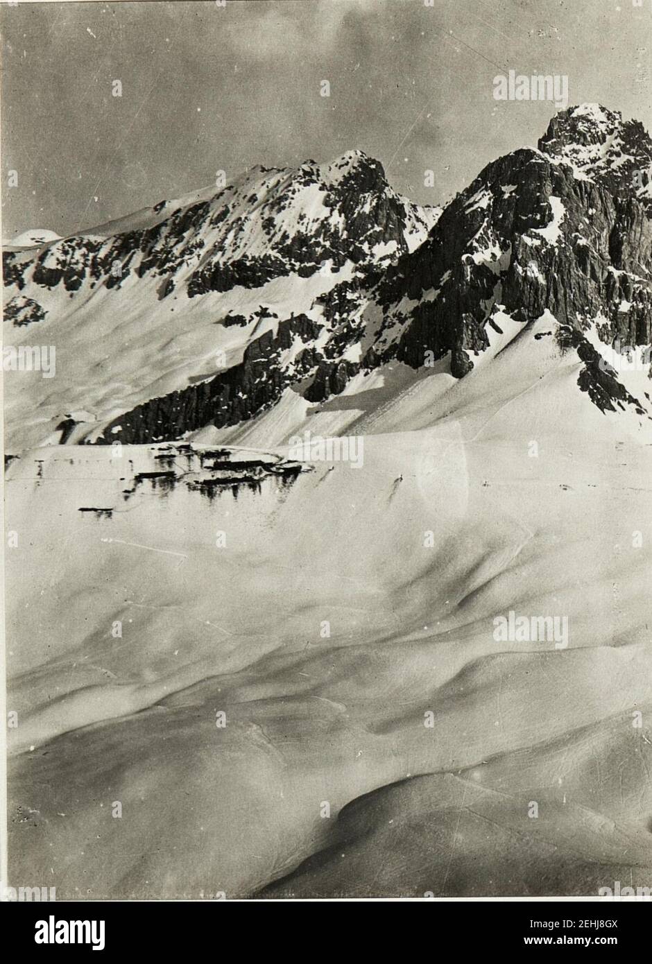 Panoramaaufnahme Standpunkt Varos, Contrinstellung, eigene Cadinspitzen Col Ombert. (1-tes Teilbild = WK1 ALB14 04006) Stock Photo
