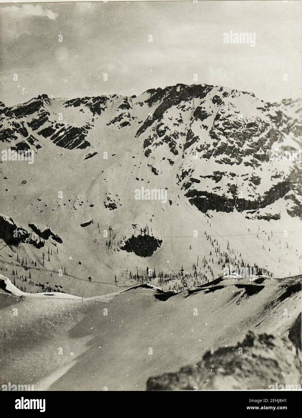 Panoramaaufnahme Standpunkt Varos, Contrinstellung, eigene Cadinspitzen Col Ombert. (3-tes Teilbild zu WK1 ALB14 04006) Stock Photo