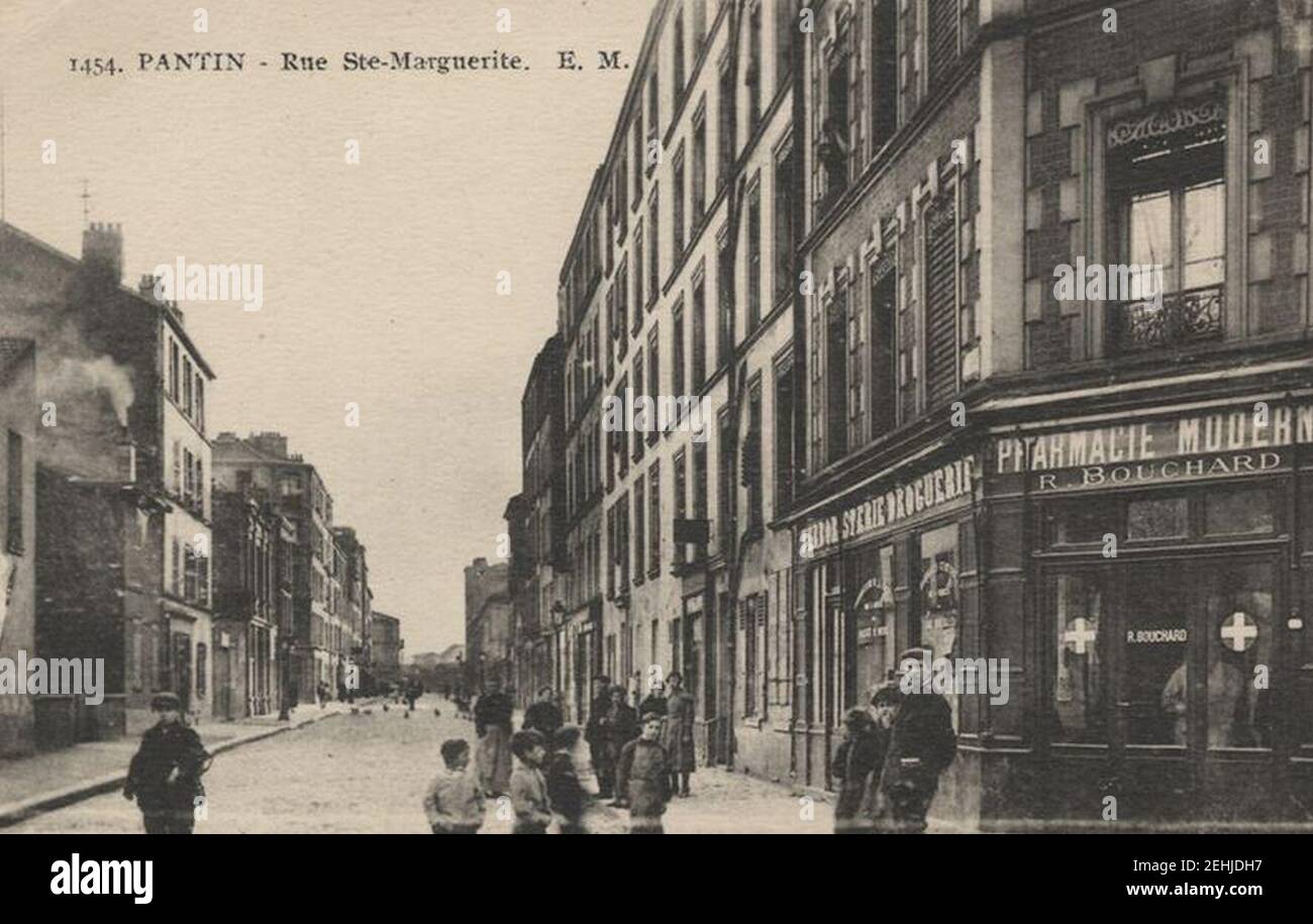 Pantin rue Sainte Marguerite Stock Photo Alamy