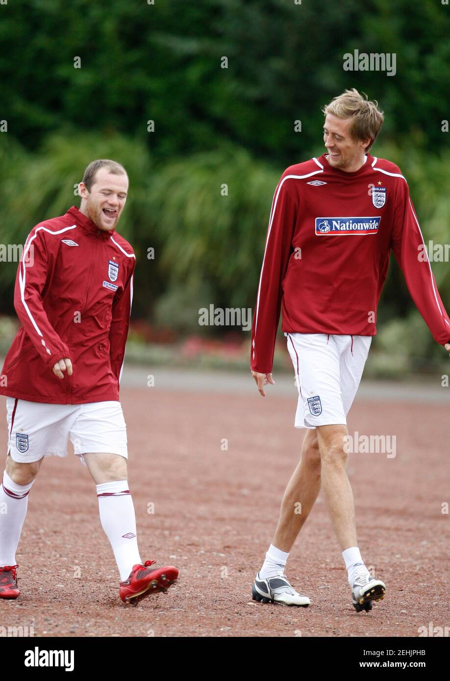 Peter crouch and wayne rooney hi-res stock photography and images - Alamy