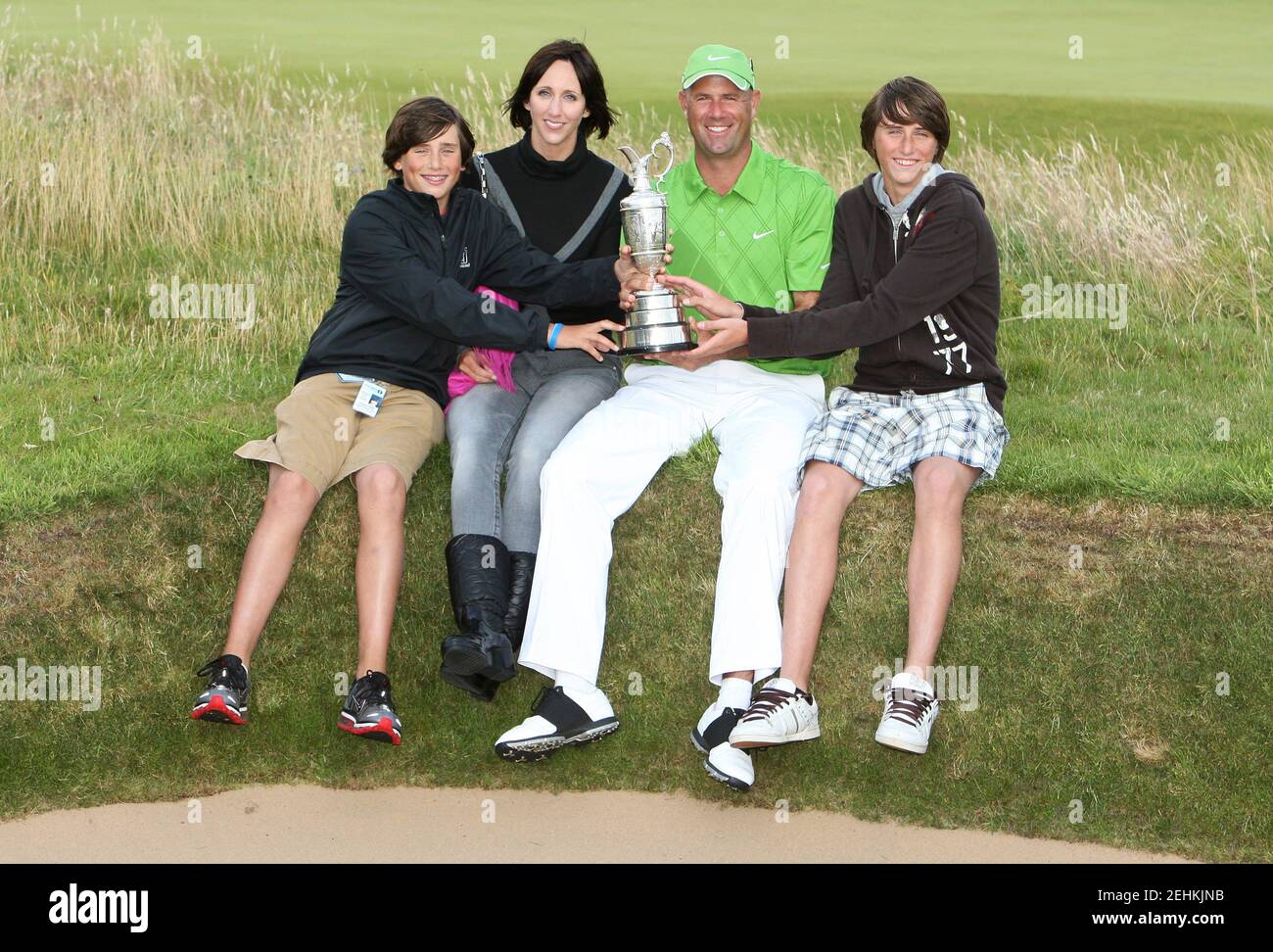 Usas stewart cink celebrates with his wife hi-res stock photography and