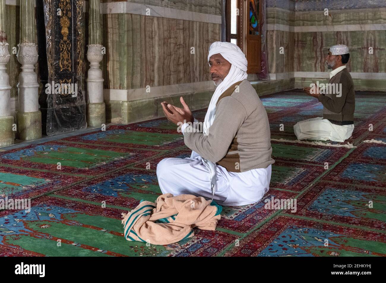Men Praying At Jamia Mosque, Bhong, Rahim Yar Khan District, Punjab, Pakistan Stock Photo