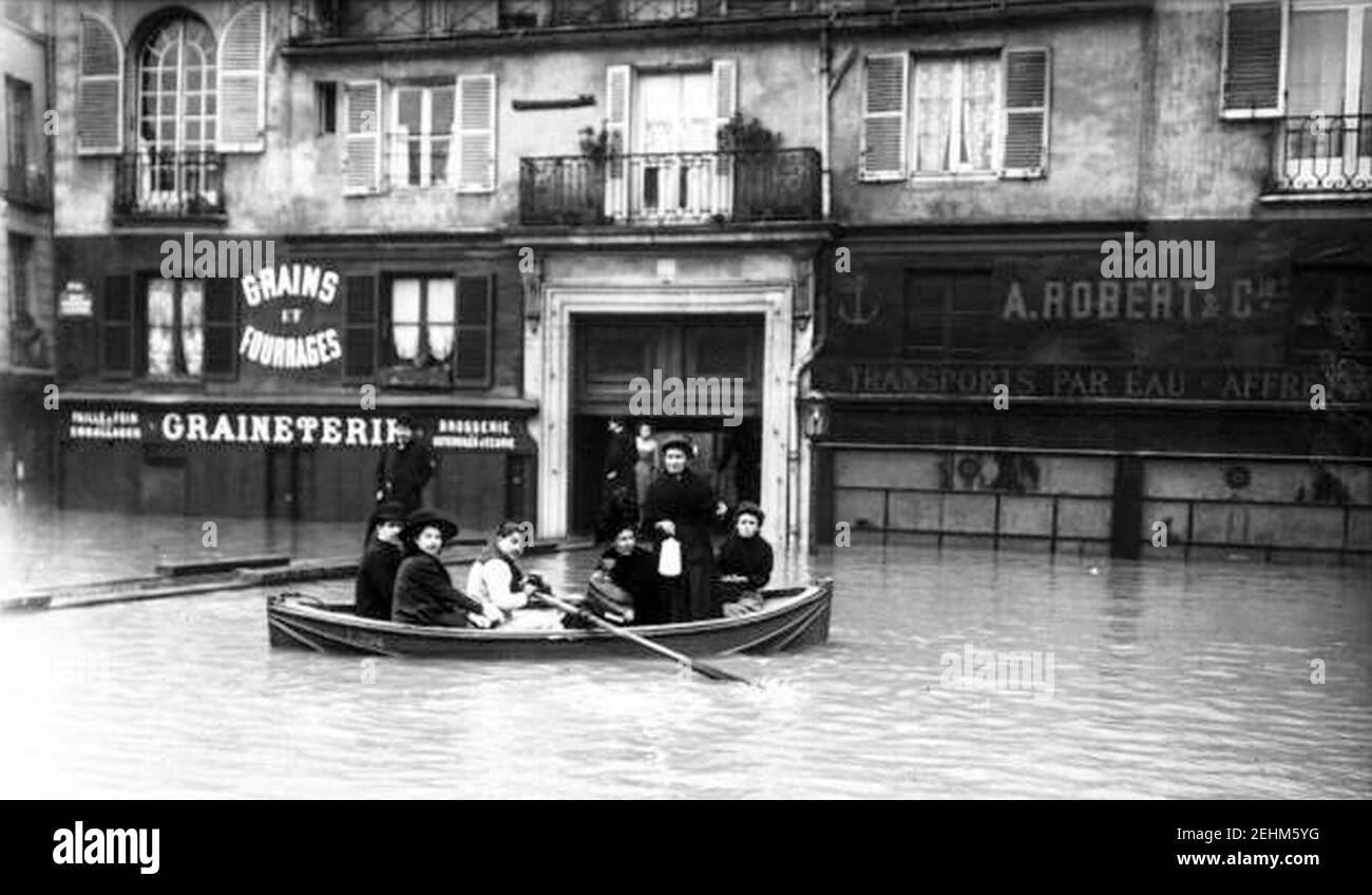 Paris 1910 Inondation quai des Grands-Augustins (01). Stock Photo