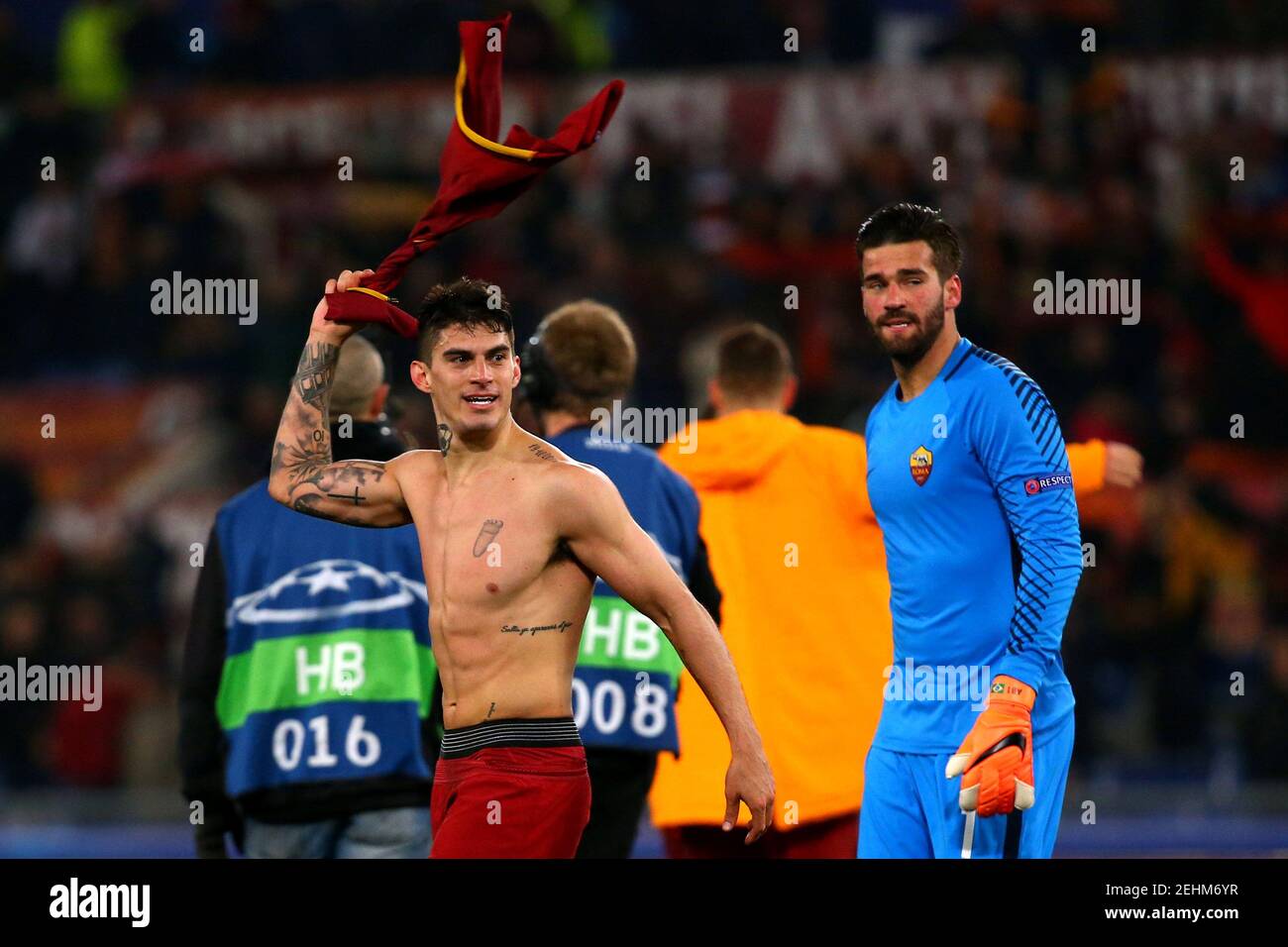 Soccer Football - Champions League Round of 16 Second Leg - AS Roma vs Shakhtar Donetsk - Stadio Olimpico, Rome, Italy - March 13, 2018   Roma's Diego Perotti celebrates with Alisson Becker after the match    REUTERS/Alessandro Bianchi Stock Photo