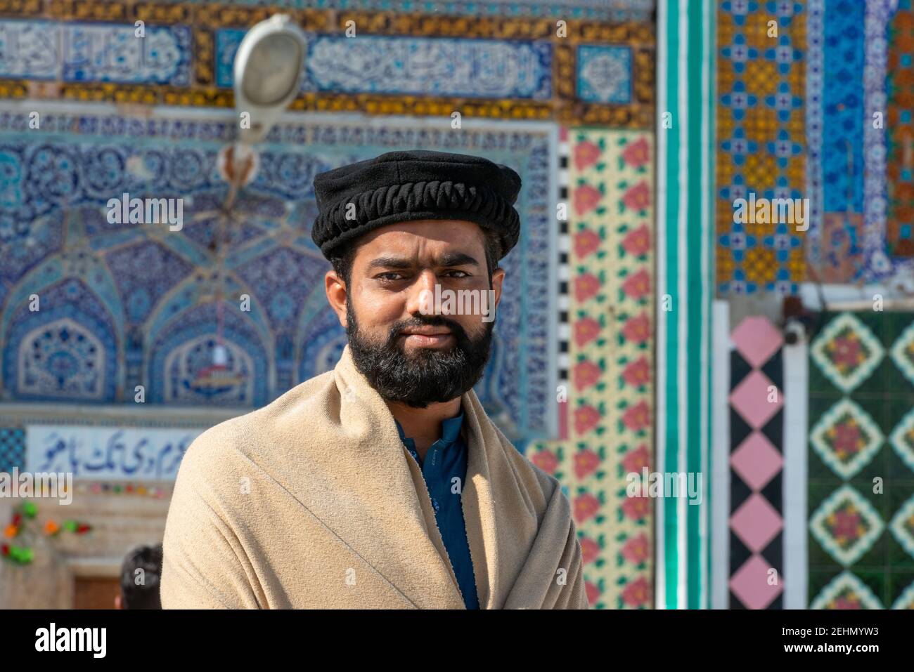 Pilgrim At Darbar Hazrat Sultan Bahoo, Basti Samundri, Ahmedpur Sial, Punjab, Pakistan Stock Photo