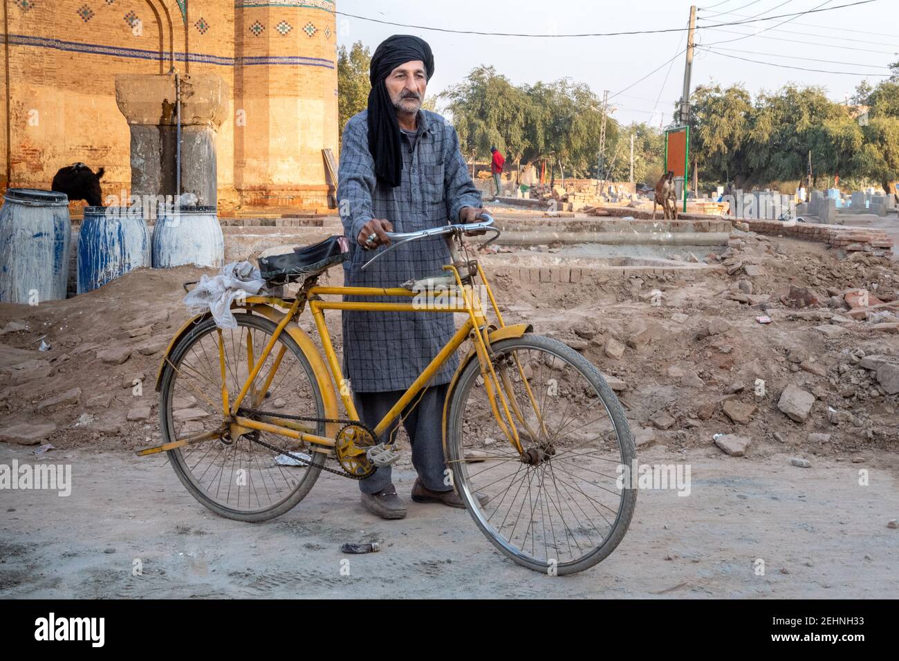 Old Man with a Bicycle near the Tomb Of Shah Ali Akbar, Multan, Punjab, Pakistan Stock Photo