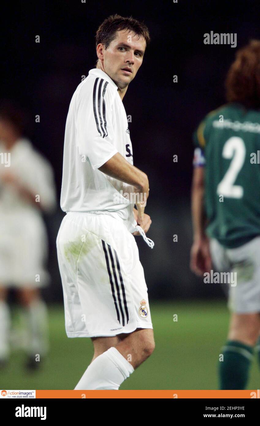 Football Tokyo Verdy V Real Madrid Pre Season Friendly Ajinomoto Stadium Tokyo 25 7 05 Real Madrid S Michael Owen Mandatory Credit Action Images Tsutomu Kishimoto Livepic Stock Photo Alamy Football Tokyo Verdy V Real Madrid Pre Season Friendly Ajinomoto Stadium Tokyo 25 7 05 Real Madrid S Michael Owen Mandatory Credit Action Images Tsutomu Kishimoto Livepic Stock Photo Alamy