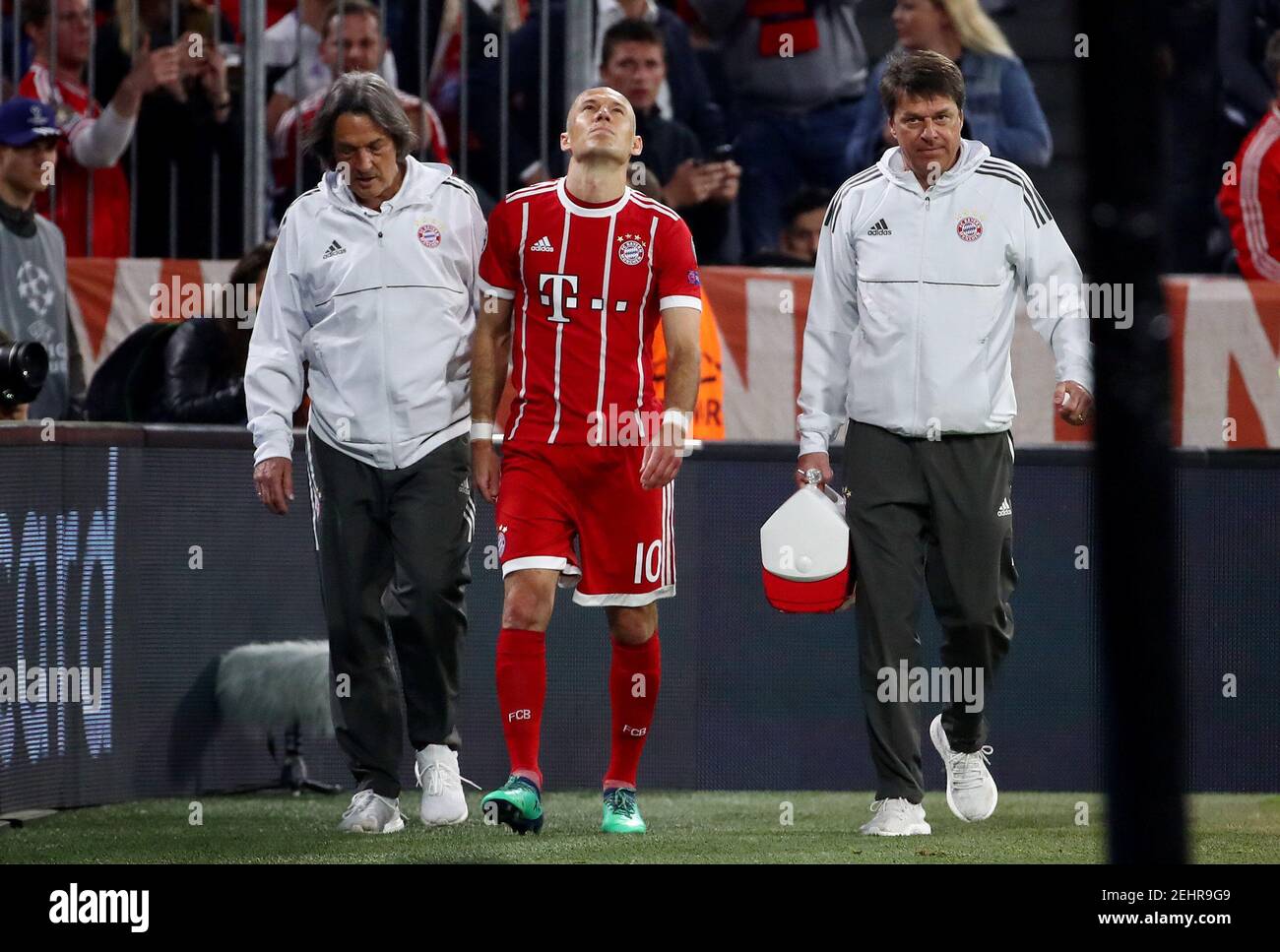 Soccer Football - Champions League Semi Final First Leg - Bayern Munich vs Real Madrid - Allianz Arena, Munich, Germany - April 25, 2018   Bayern Munich's Arjen Robben looks dejected as he leaves the pitch with medical staff after sustaining an injury    REUTERS/Michael Dalder Stock Photo