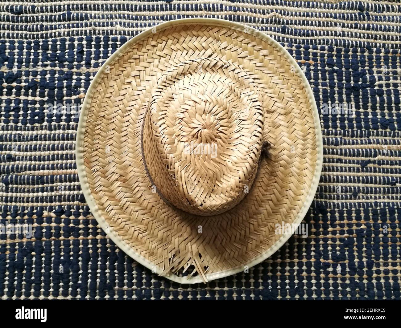 https://c8.alamy.com/comp/2EHRXC9/top-view-of-an-old-used-woven-straw-hat-2EHRXC9.jpg