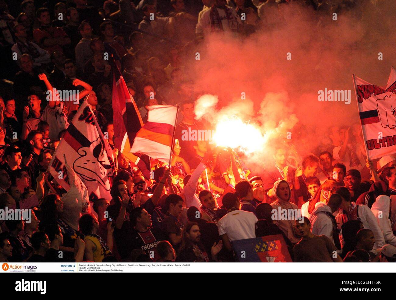 Football Paris Saint Germain V Derry City Uefa Cup First Round Second Leg Parc De Princes Paris France 28 9 06 Paris Saint Germain Fans Mandatory Credit Action Images Paul Harding Stock Photo Alamy