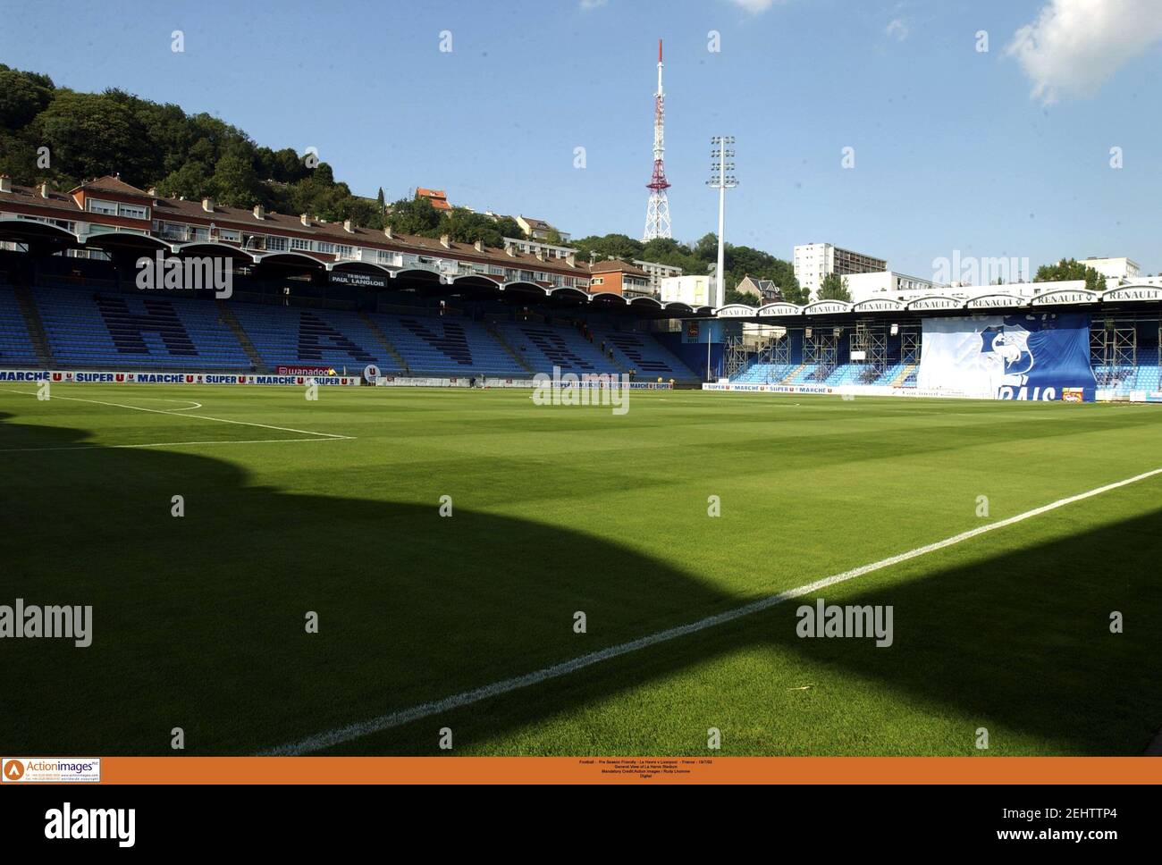 Football - Pre Season Friendly - Le Havre v Liverpool - France - 19/7/02  General View of La Harve Stadium Mandatory Credit:Action Images / Rudy  Lhomme Digital Stock Photo - Alamy