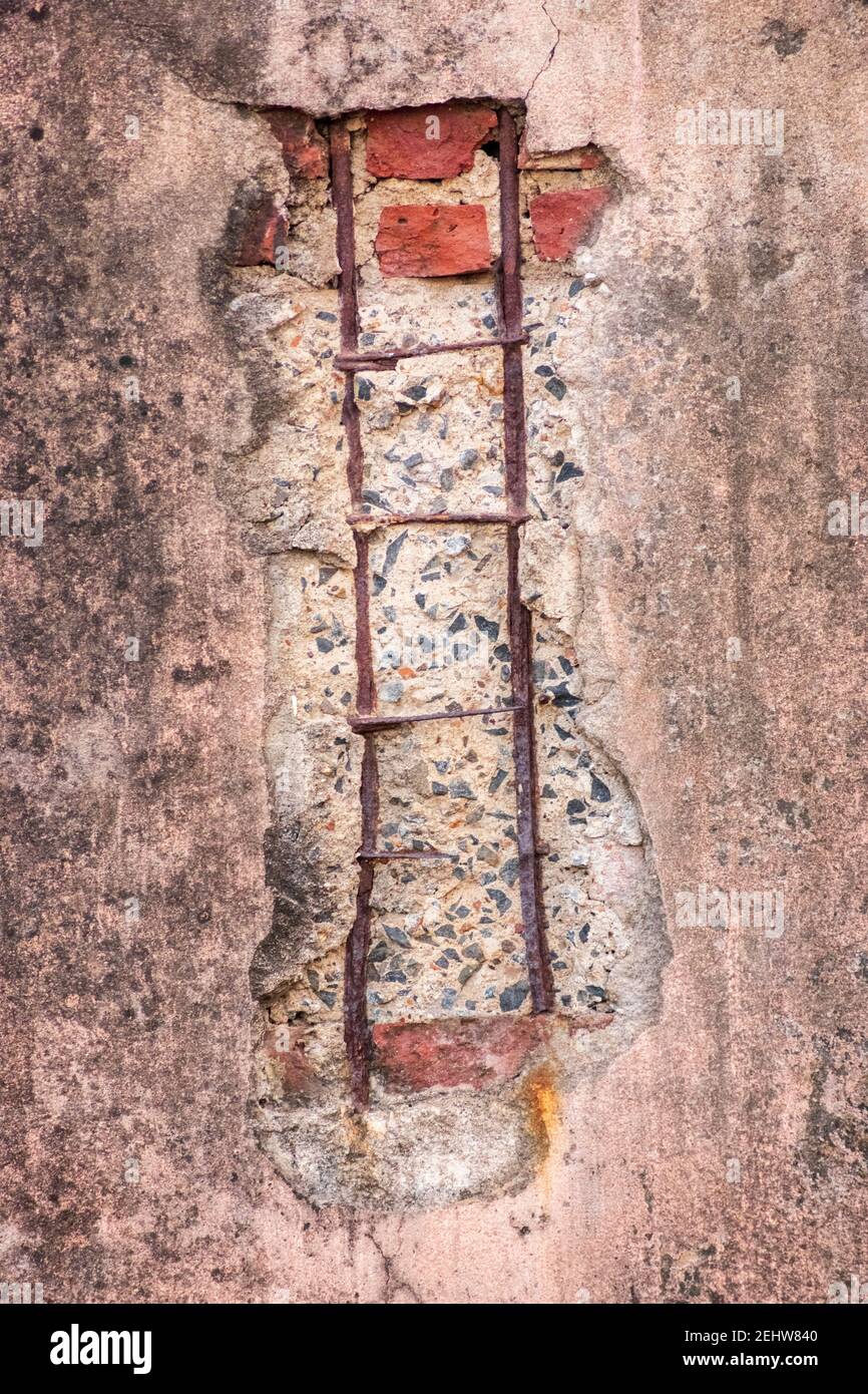 Structure pillar earthquake hires stock photography and images Alamy