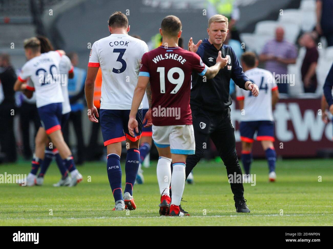 Soccer Football - Premier League - West Ham United v AFC Bournemouth - London Stadium, London, Britain - August 18, 2018   Bournemouth manager Eddie Howe shakes the hand of West Ham's Jack Wilshere after the match          REUTERS/Eddie Keogh    EDITORIAL USE ONLY. No use with unauthorized audio, video, data, fixture lists, club/league logos or 'live' services. Online in-match use limited to 75 images, no video emulation. No use in betting, games or single club/league/player publications.  Please contact your account representative for further details. Stock Photo