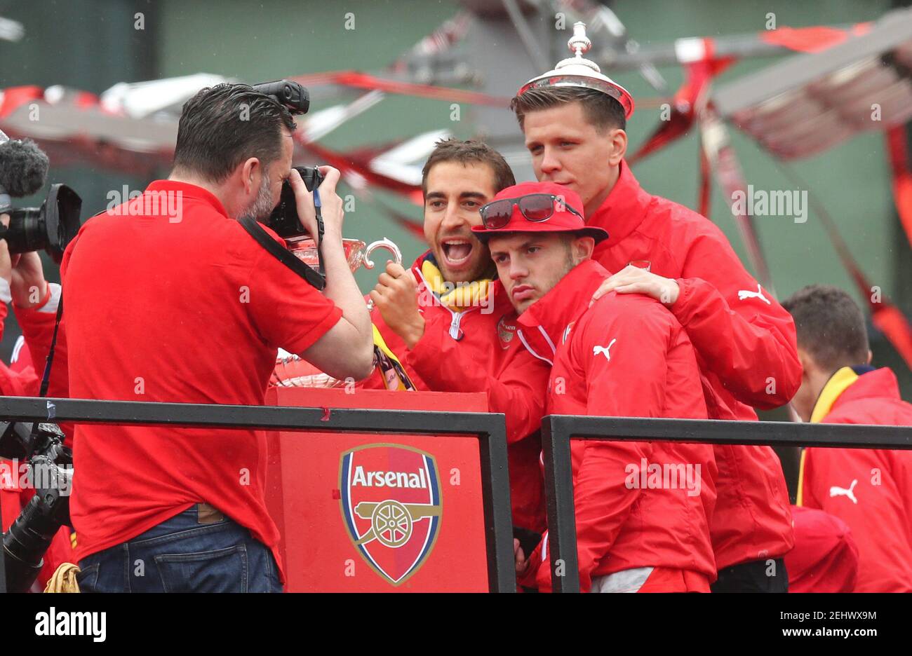 Football - Arsenal - FA Cup Winners Parade - Emirates Stadium - 31/5/15 Arsenal's Mathieu Flamini, Wojciech Szczesny and Jack Wilshere pose for a photo during the parade Action Images via Reuters / Alex Morton Livepic Stock Photo