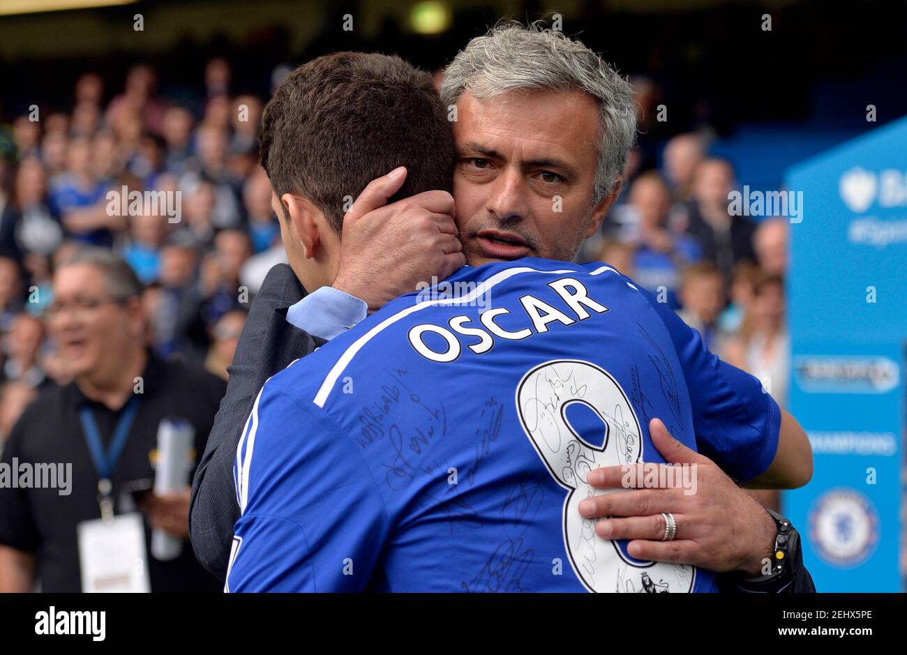 Football - Chelsea v Sunderland - Barclays Premier League - Stamford Bridge - 24/5/15 Chelsea manager Jose Mourinho celebrates with Oscar after winning the Barclays Premier League Action Images via Reuters / Adam Holt Livepic EDITORIAL USE ONLY. No use with unauthorized audio, video, data, fixture lists, club/league logos or 'live' services. Online in-match use limited to 45 images, no video emulation. No use in betting, games or single club/league/player publications.  Please contact your account representative for further details. Stock Photo
