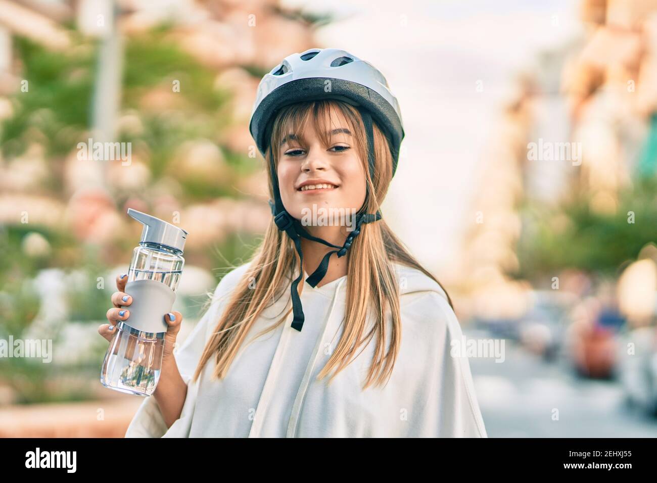 Urban bike helmet teenager hi res stock photography and images Page 4 Alamy