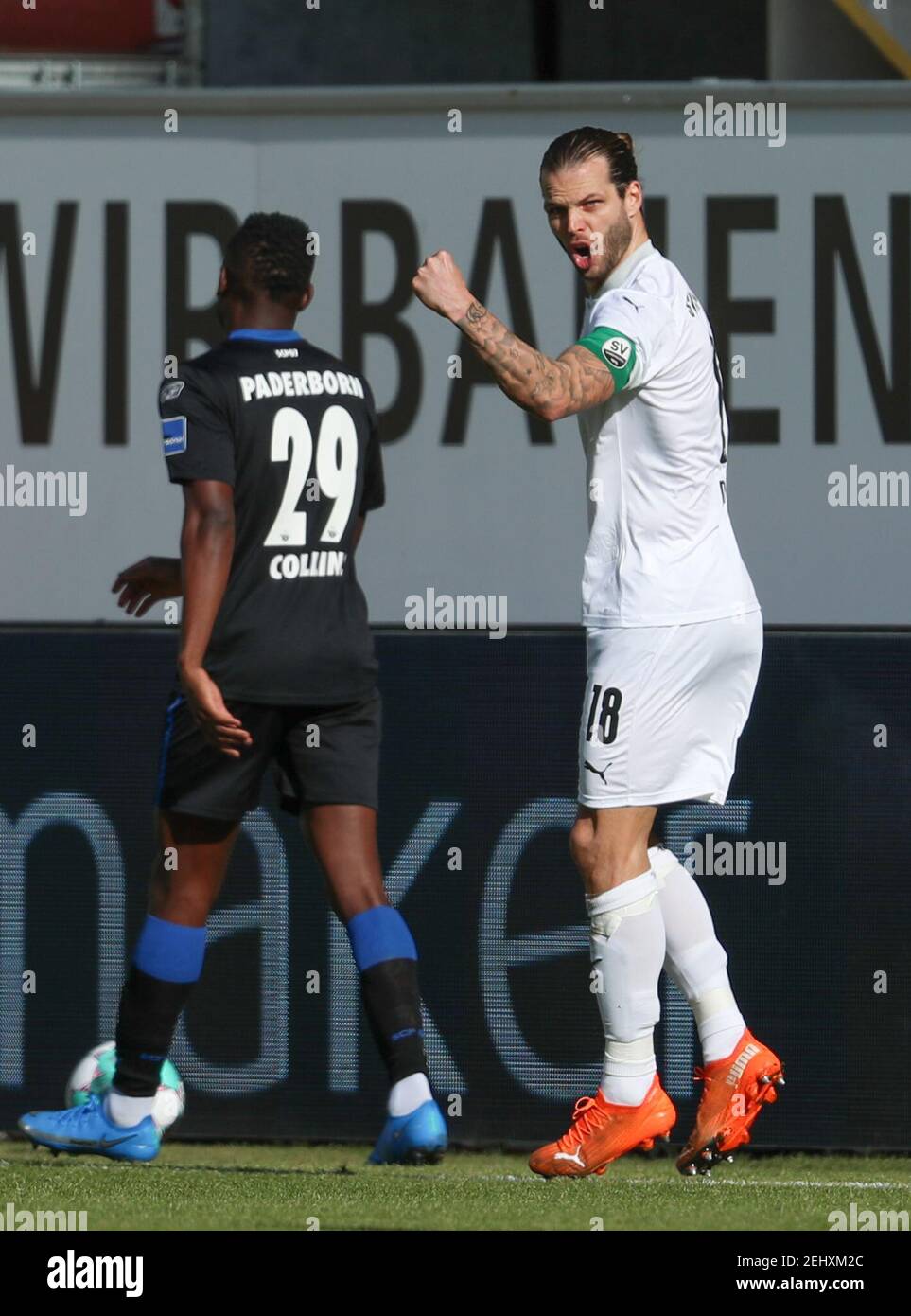 Paderborn, Germany. 20th Feb, 2021. Football: 2. Bundesliga, SC Paderborn 07 - SV Sandhausen, Matchday 22 at Benteler-Arena. Dennis Diekmeier (r) from Sandhausen raises his fist. Credit: Friso Gentsch/dpa - IMPORTANT NOTE: In accordance with the regulations of the DFL Deutsche Fußball Liga and/or the DFB Deutscher Fußball-Bund, it is prohibited to use or have used photographs taken in the stadium and/or of the match in the form of sequence pictures and/or video-like photo series./dpa/Alamy Live News Stock Photo