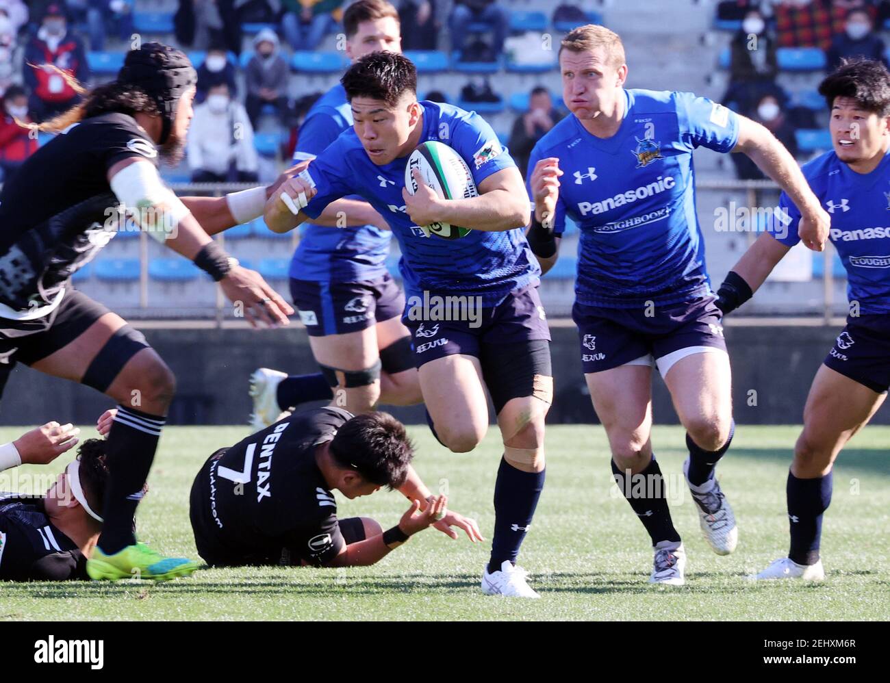 Tokyo, Japan. 20th Feb, 2021. Panasonic Wild Knights fly half Rikiya Matsuda carries the ball at an opening game of Japan Rugby Top League 2021 tournament at the Prince Chichibu rugby stadium in Tokyo on Saturday, February 20, 2021. Panasonic Wild Knights defeated Ricoh Black Rams 55-14. Credit: Yoshio Tsunoda/AFLO/Alamy Live News Stock Photo