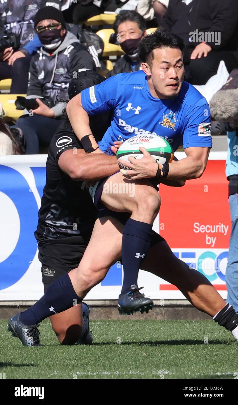 Tokyo, Japan. 20th Feb, 2021. Panasonic Wild Knights wing back Kenki Fukuoka carries the ball at an opening game of Japan Rugby Top League 2021 tournament at the Prince Chichibu rugby stadium in Tokyo on Saturday, February 20, 2021. Panasonic Wild Knights defeated Ricoh Black Rams 55-14. Credit: Yoshio Tsunoda/AFLO/Alamy Live News Stock Photo