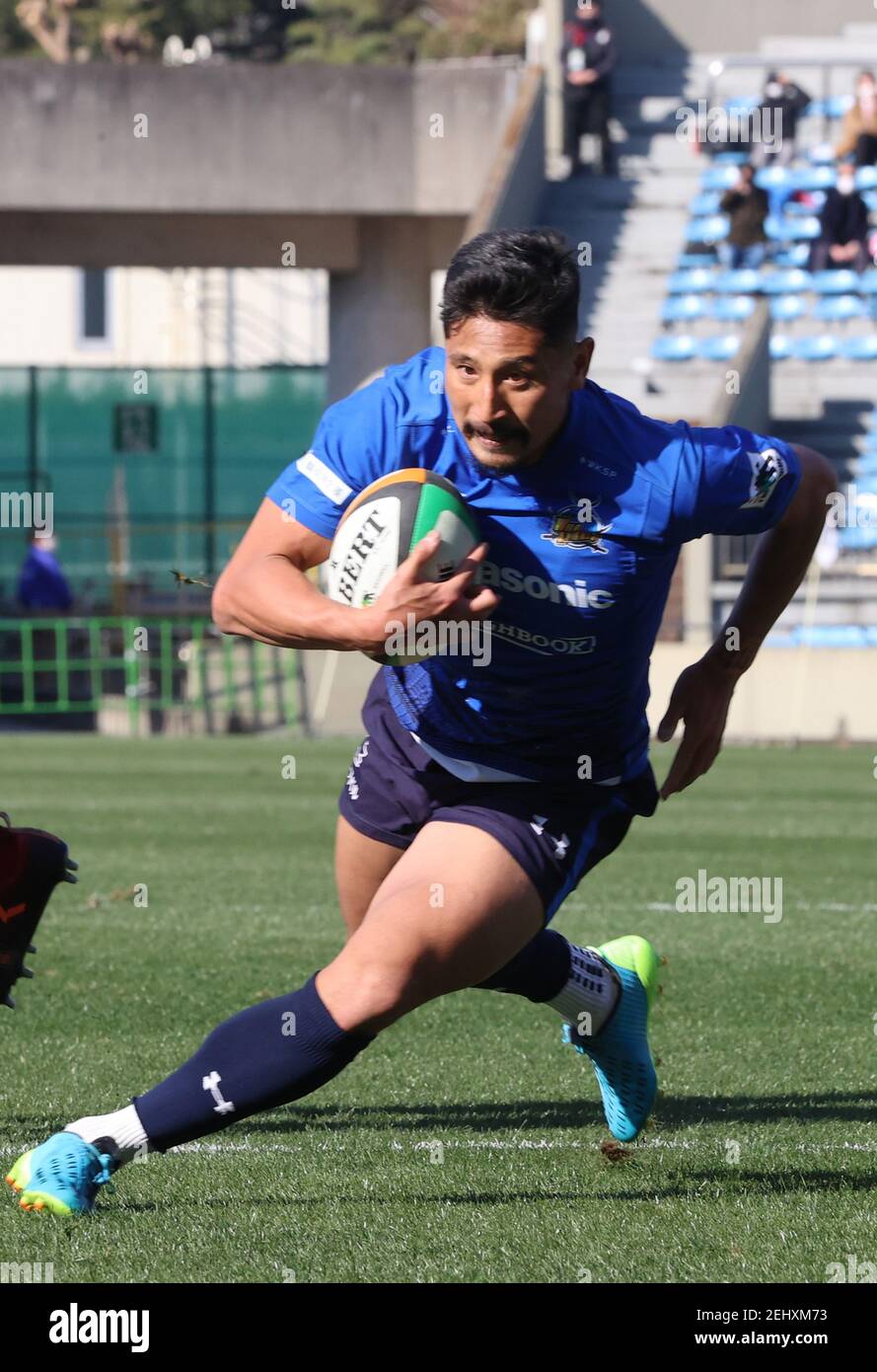 Tokyo, Japan. 20th Feb, 2021. Panasonic Wild Knights scrum half Keisuke Uchida carries the ball at an opening game of Japan Rugby Top League 2021 tournament at the Prince Chichibu rugby stadium in Tokyo on Saturday, February 20, 2021. Panasonic Wild Knights defeated Ricoh Black Rams 55-14. Credit: Yoshio Tsunoda/AFLO/Alamy Live News Stock Photo