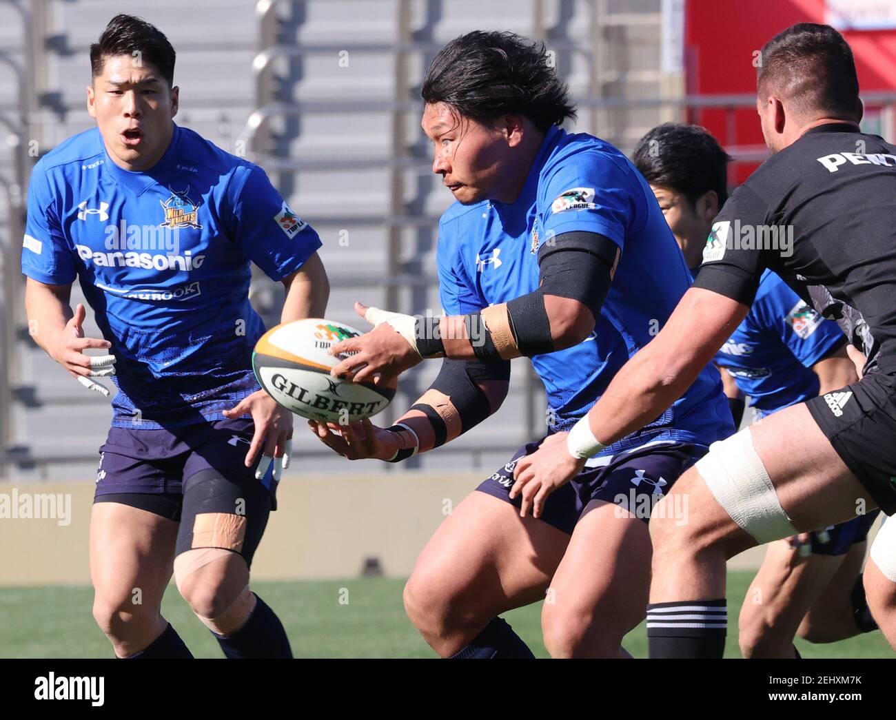 Tokyo, Japan. 20th Feb, 2021. Panasonic Wild Knights prop Keita Inagaki passes the ball at an opening game of Japan Rugby Top League 2021 tournament at the Prince Chichibu rugby stadium in Tokyo on Saturday, February 20, 2021. Panasonic Wild Knights defeated Ricoh Black Rams 55-14. Credit: Yoshio Tsunoda/AFLO/Alamy Live News Stock Photo