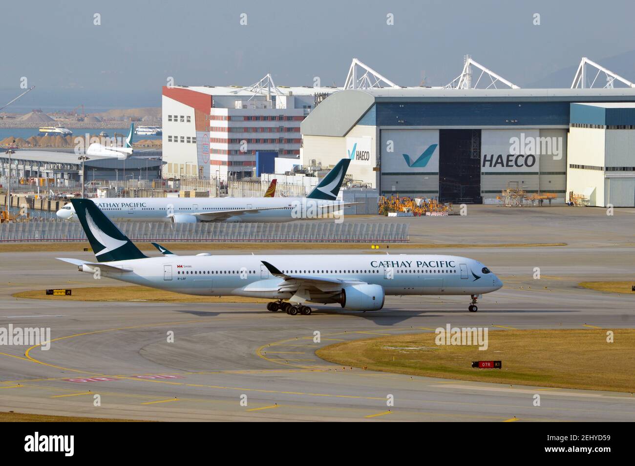 Cathay Pacific aircraft at Hong Kong International Airport Stock Photo ...