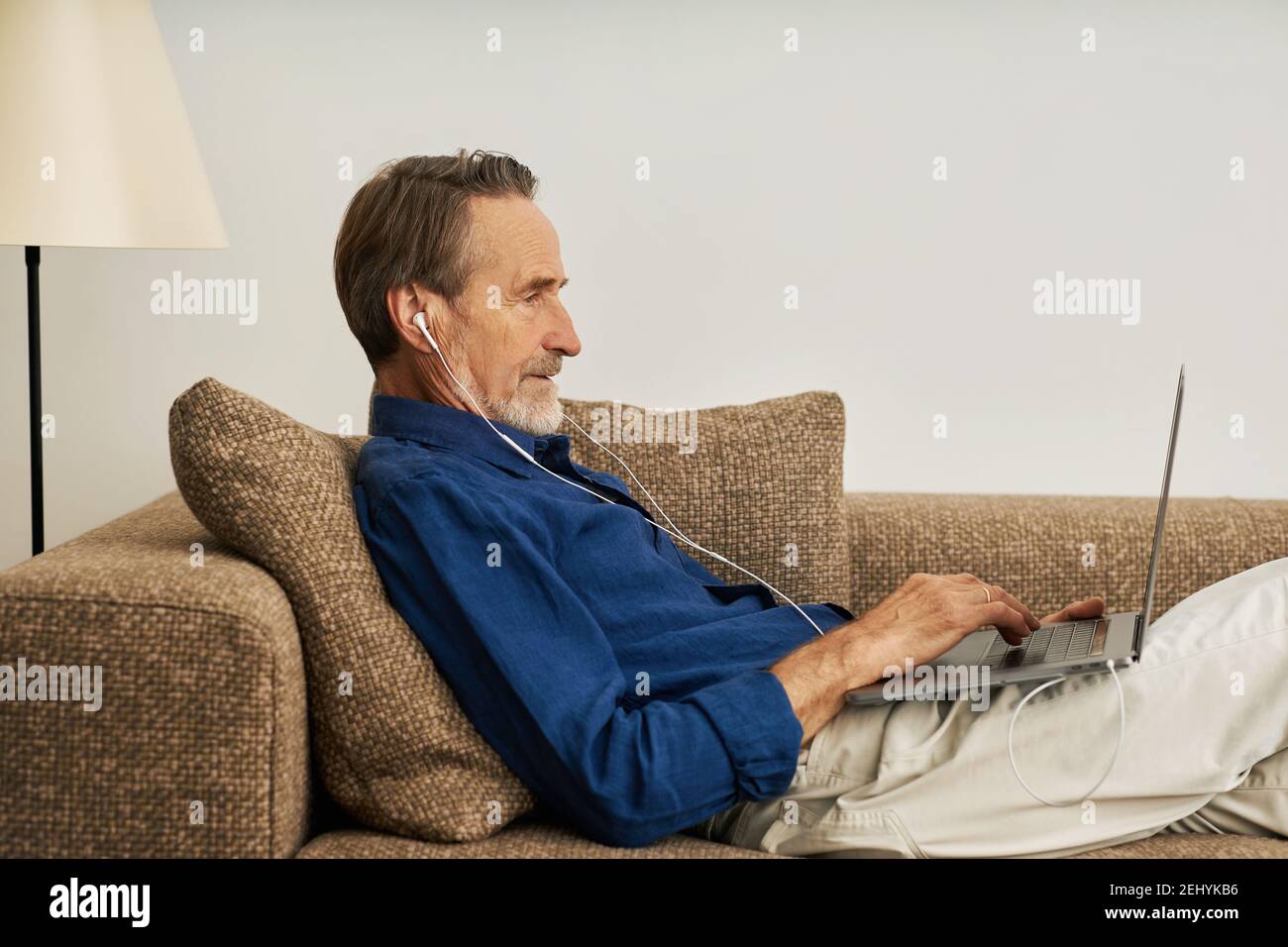 Side view bearded senior hi-res stock photography and images - Alamy