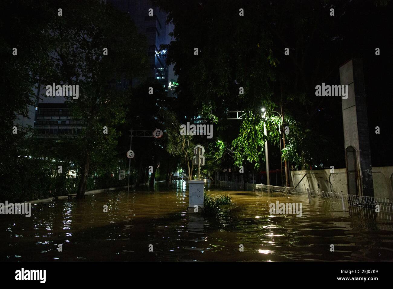 Jakarta, Jakarta, Indonesia. 20th Feb, 2021. A view of a flood following heavy rains at business district in Jakarta, Indonesia on February 20, 2021. At least 21 areas in the Indonesian capital were hit by floods Saturday following heavy rains, during which thousands of homes were also damaged, according to the National Board for Disaster Management Credit: Afriadi Hikmal/ZUMA Wire/Alamy Live News Stock Photo