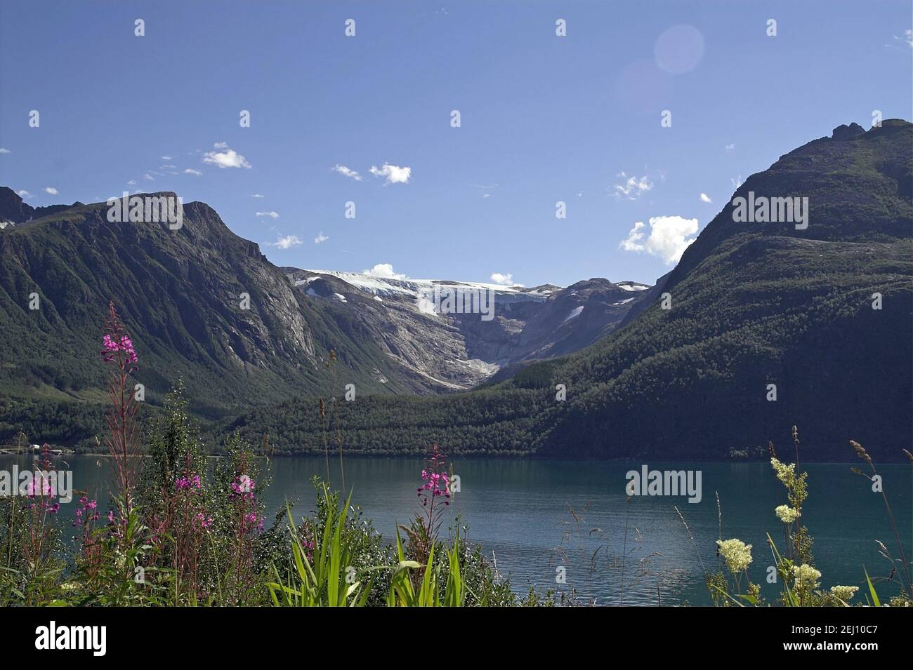 Norway, Norwegen; Rocky mountains and the sea - a typical summer landscape in northern Norway behind the Arctic Circle. Lodowiec Stock Photo