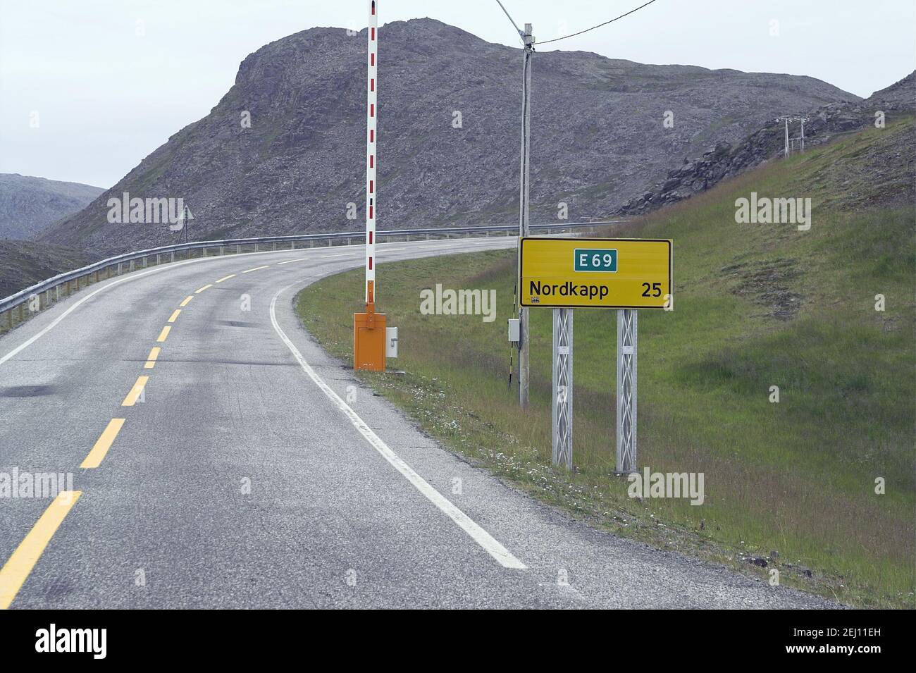 Nordkapp, North Cape, Norway, Norwegen; Traffic sign; Road sign at the entrance to the last section of the E 69 road, 25 km from Nordkapp (North Cape) Stock Photo