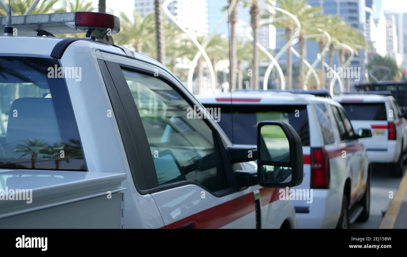SAN DIEGO, CALIFORNIA USA - 15 JAN 2020: Fire department trucks and Sheriff's car with emergency sirens parked on Broadway. Firefighters vehicles in d Stock Photo