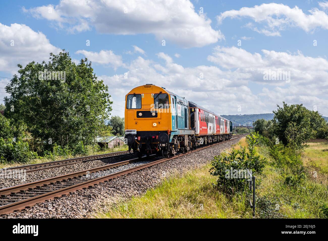20205 and 20189 work top and tail with a set of newly refurbished MK2 coaches for Loram Rail Operations through Brockhampton near Cheltenham Stock Photo