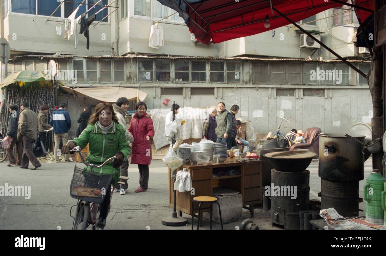 street food vendor, Shanghai, China, 2005 Stock Photo