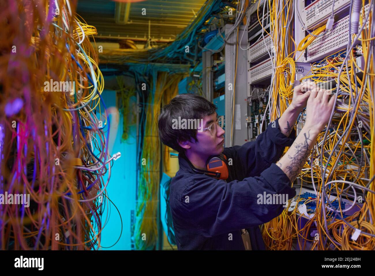Side view asian man scientist hi-res stock photography and images - Alamy