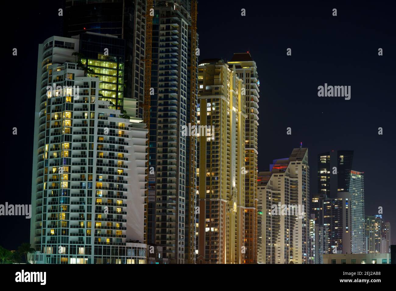 Highrise architecture hi-res stock photography and images - Alamy