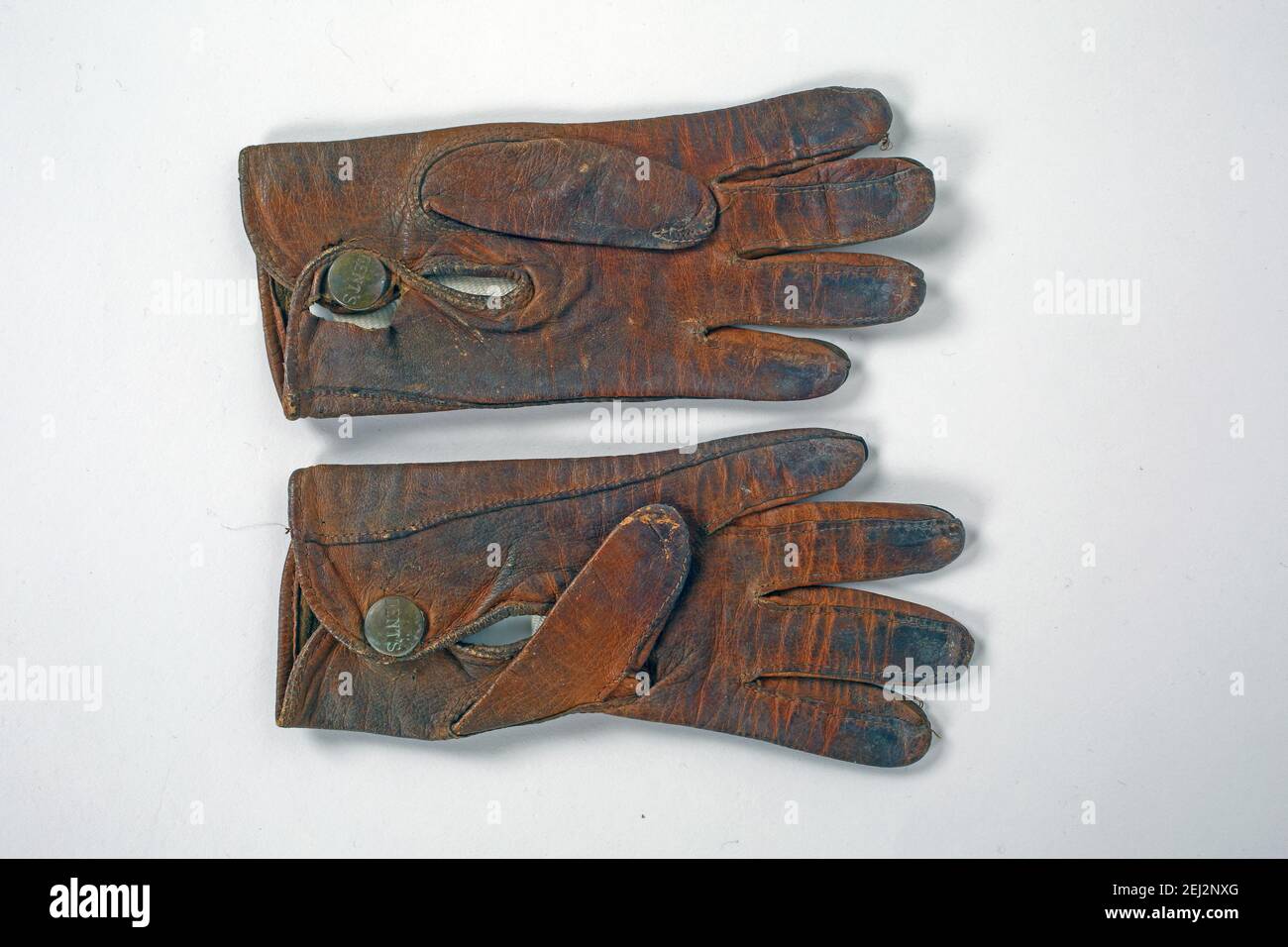 United Kingdom Worcester Warminster Dents Maker Of Gloves And Accessories Natural Buckskin Men S Glove Made In Worcester 1935 Stock Photo Alamy