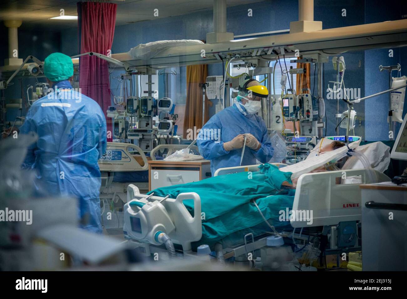 Reportage, Italy. 13th Mar, 2021. 3/13/2021 - Cinisello Balsamo - Coronavirus Emergency - Easter Sunday at the Bassini Hospital. Nurses, doctors and health personnel at work. Intensive Care Department (Milan - 2020-04-12, Marco Passaro) ps the photo can be used in compliance with the context in which it was taken, and without the defamatory intent of the decorum of the people represented Editorial Usage Only (Photo by IPA/Sipa USA) Credit: Sipa USA/Alamy Live News Stock Photo