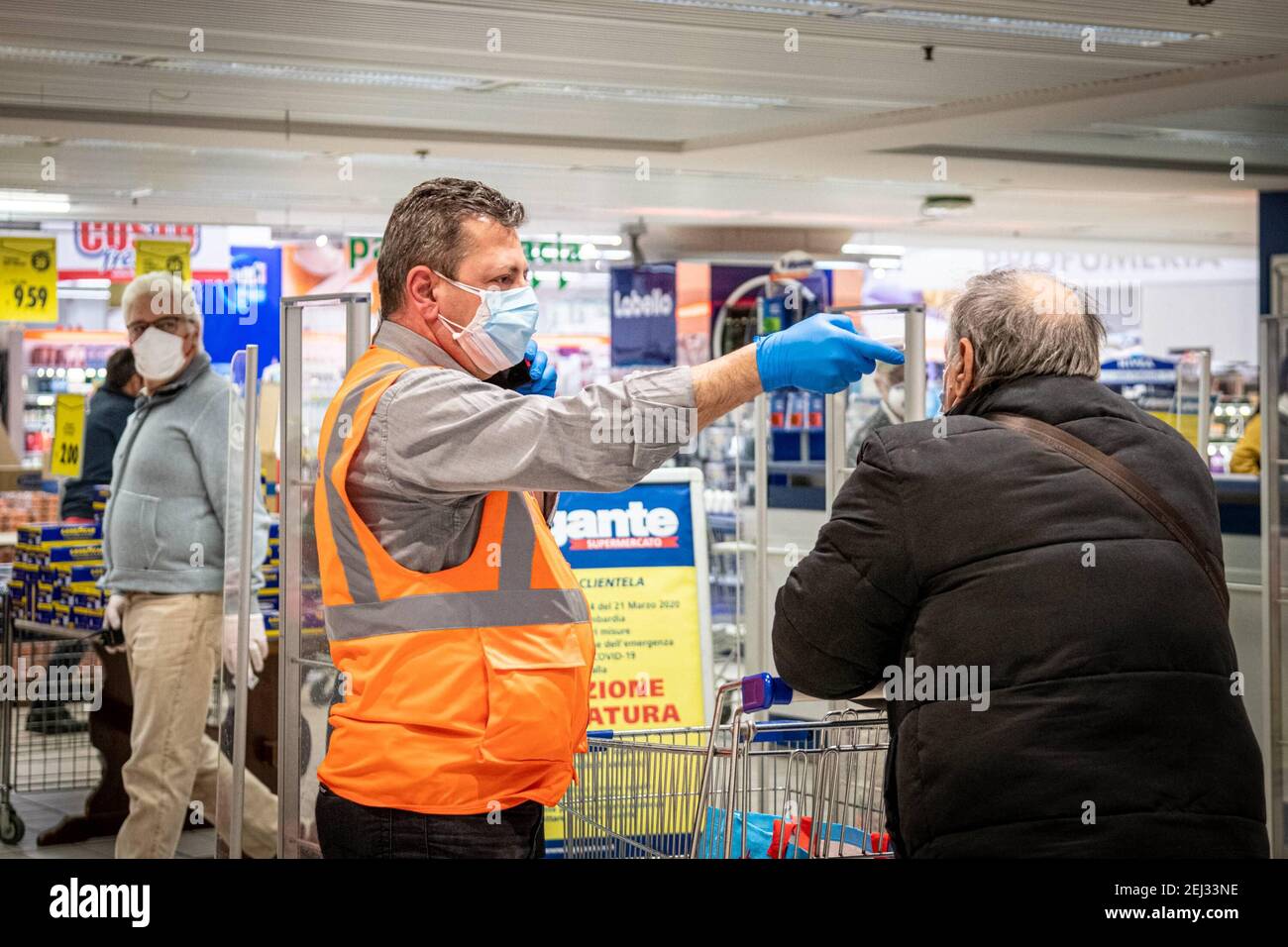 Reportage, Italy. 13th Mar, 2021. 3/13/2021 - Sesto San Giovanni - Coronavirus - Temperature measurement in the Il Gigante supermarket inside the La Fontana Shopping Center in via Edmondo De Amicis (Sesto San Giovanni - Milan - 2020-03-25, Marco Passaro) ps the photo can be used in compliance with the context in which it was taken, and without the defamatory intent of the decorum of the people represented Editorial Usage Only (Photo by IPA/Sipa USA) Credit: Sipa USA/Alamy Live News Stock Photo