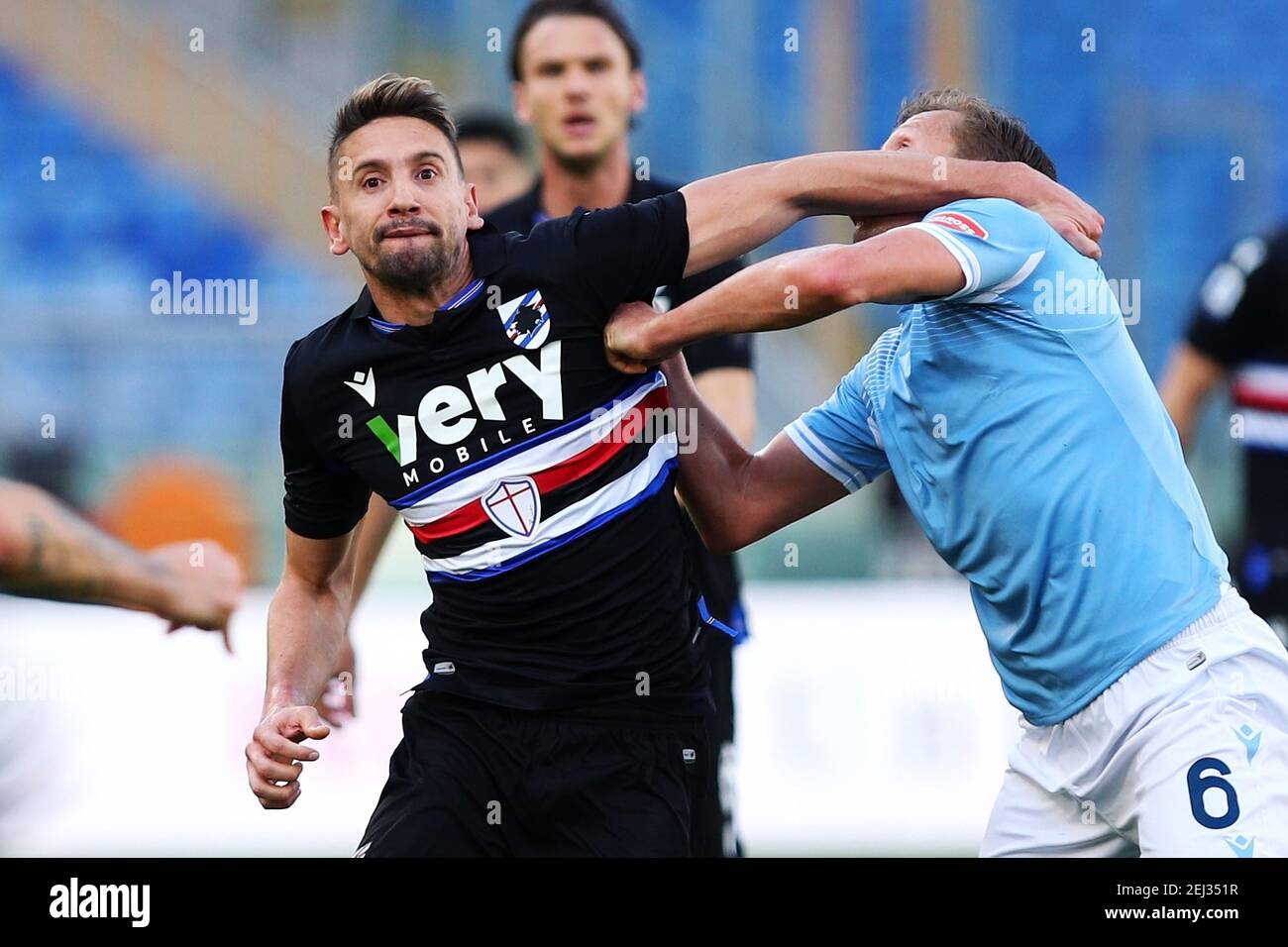 Gaston Ramirez of Sampdoria (L) fights for the ball with Lucas Leiva of Lazio during the Italian championship Serie A footb / LM Stock Photo