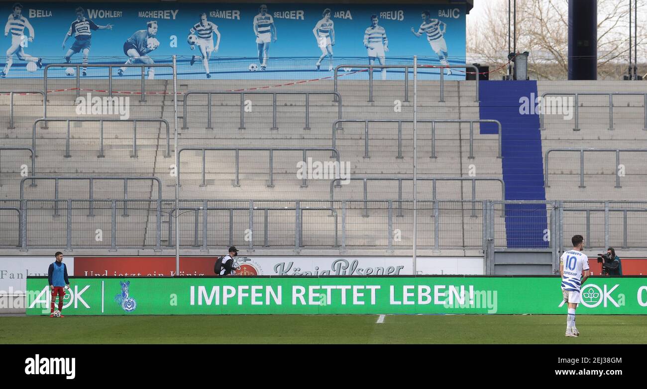 Duisburg, Deutschland. 20th Feb, 2021. firo: 20.02.2021 Fuvuball: Soccer: 3rd Bundesliga season 2020/21 MSV Duisburg - Spvgg Unterhaching Werbebande, AOK, vaccination saves lives at the GEisterspiel because of the Corona PAndemic without fans | usage worldwide Credit: dpa/Alamy Live News Stock Photo