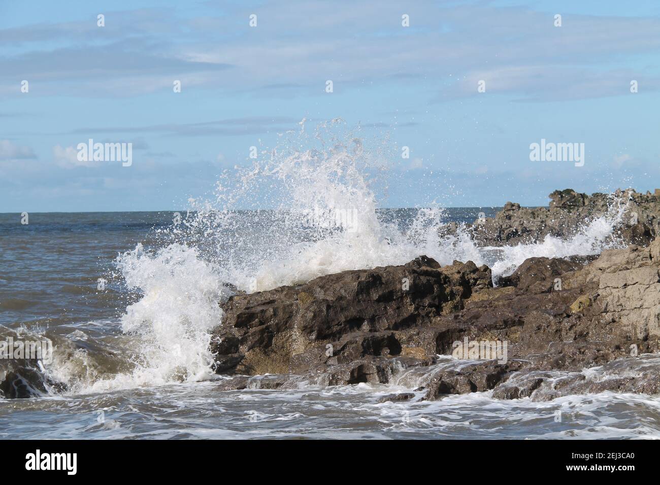 Sea waves breaking on stones hi-res stock photography and images - Alamy