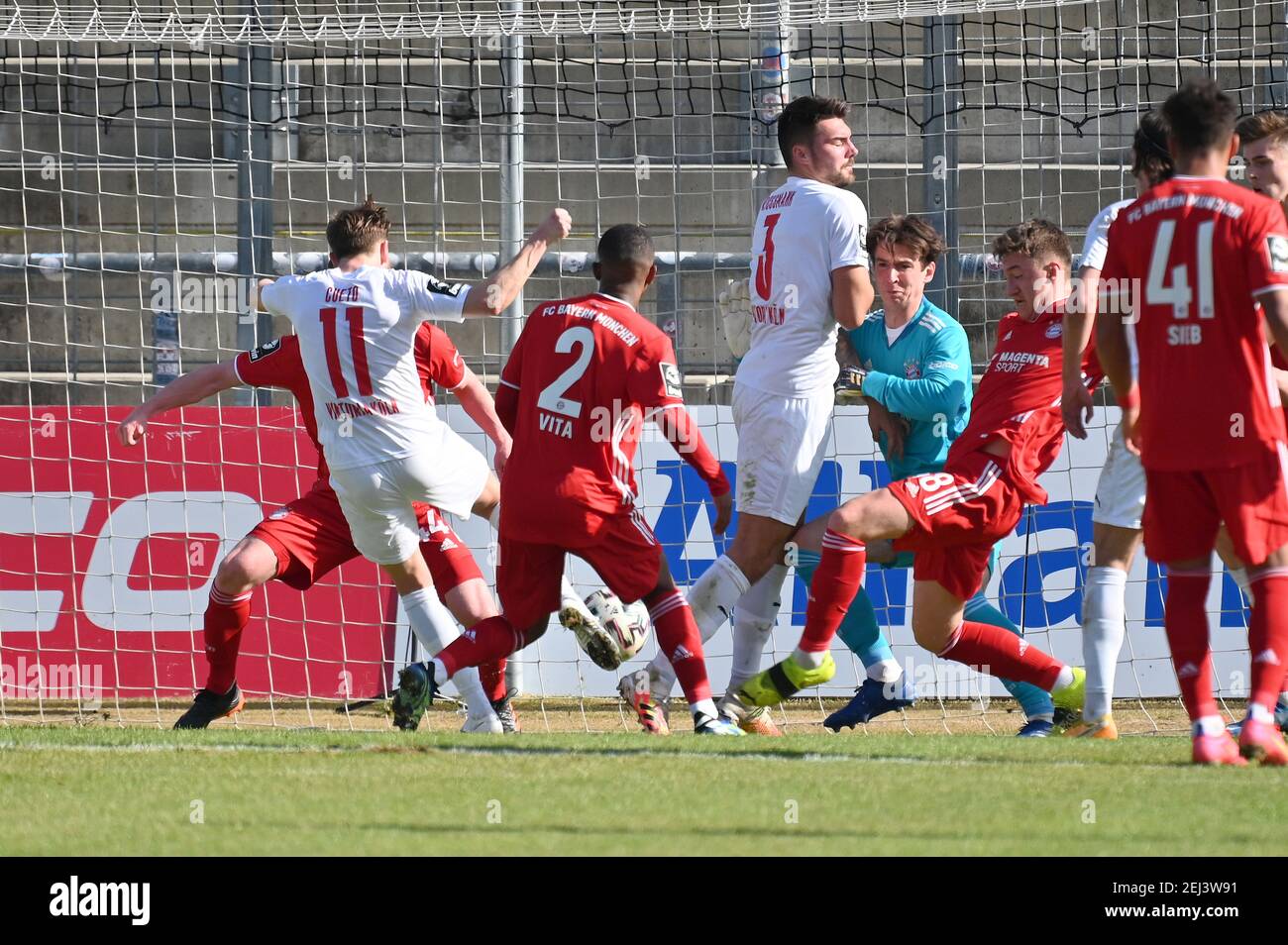 Munich, Deutschland. 21st Feb, 2021. LUCAS CUETO (Koeln) shoots the goal to 0-1, action, goal shot. Soccer 3rd league, Liga3, FC Bayern Munich II - Viktoria Koeln, on 02/21/2021 in Muenchen GRUENWALDER STADION. DFL REGULATIONS PROHIBIT ANY USE OF PHOTOGRAPHS AS IMAGE SEQUENCES AND/OR QUASI-VIDEO. | usage worldwide Credit: dpa/Alamy Live News Stock Photo