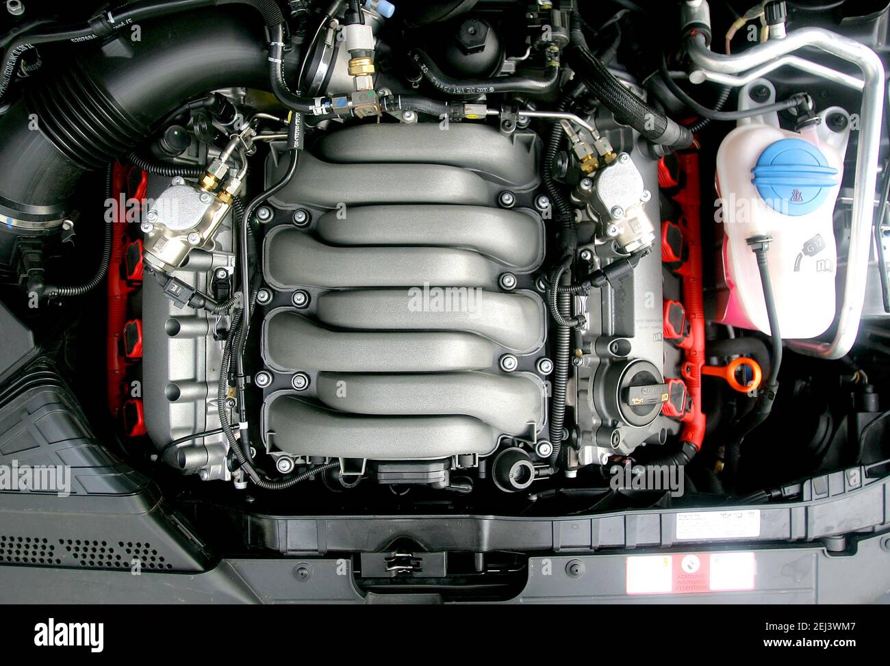 Audi S5 engine Stock Photo - Alamy